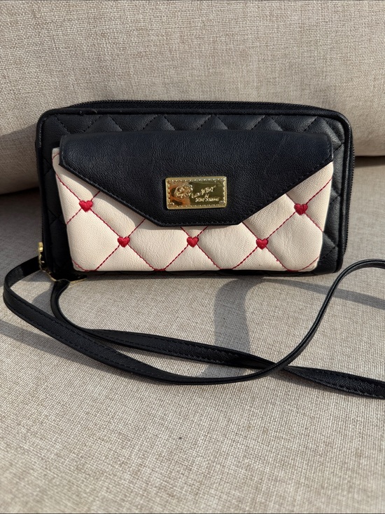 Betsey Johnson Handbags - Betsey Johnson Black, Cream & Red Quilted Heart Crossbody Wallet